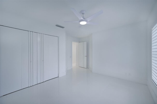 Building Photo - 6014 Golf Villas Dr