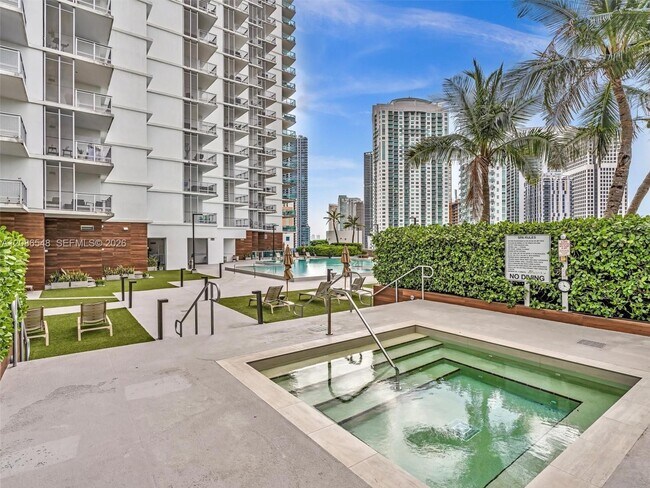 Building Photo - 350 S Miami Ave