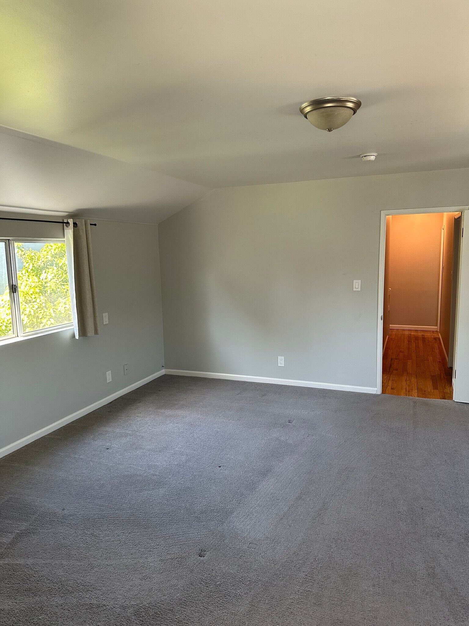 Building Photo - 1211 N Screenland Dr