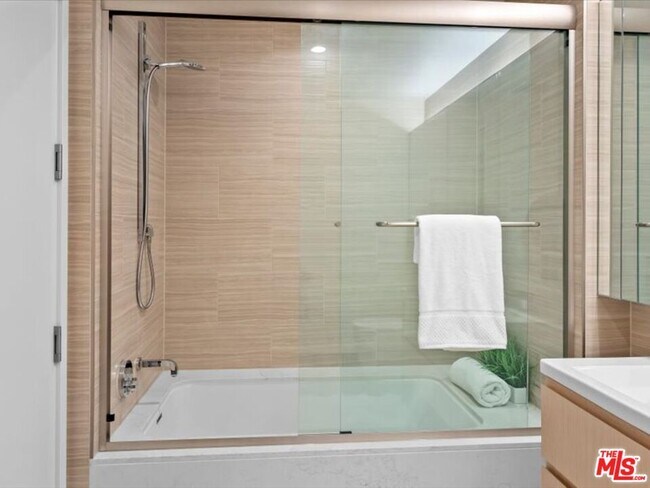 Building Photo - 877 Francisco St