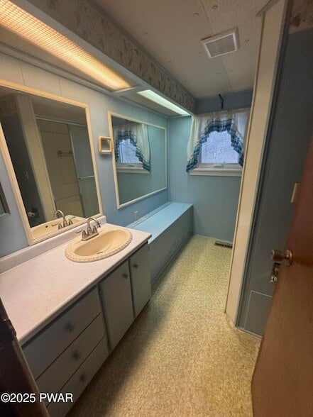 Building Photo - 2566 Easton Turnpike