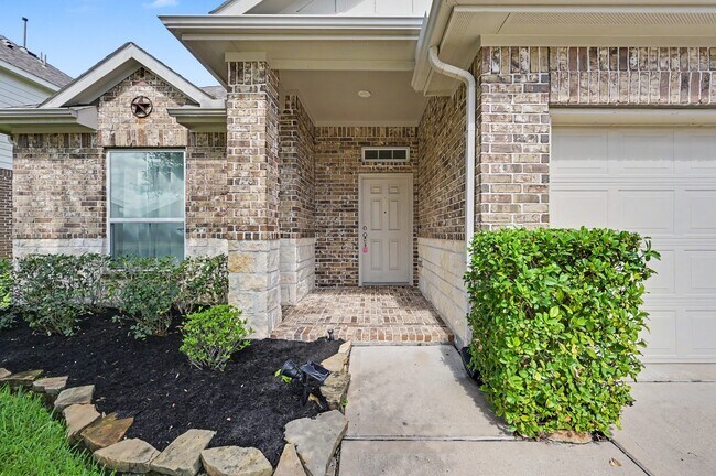 Building Photo - 21327 Somerset Shores Crossing