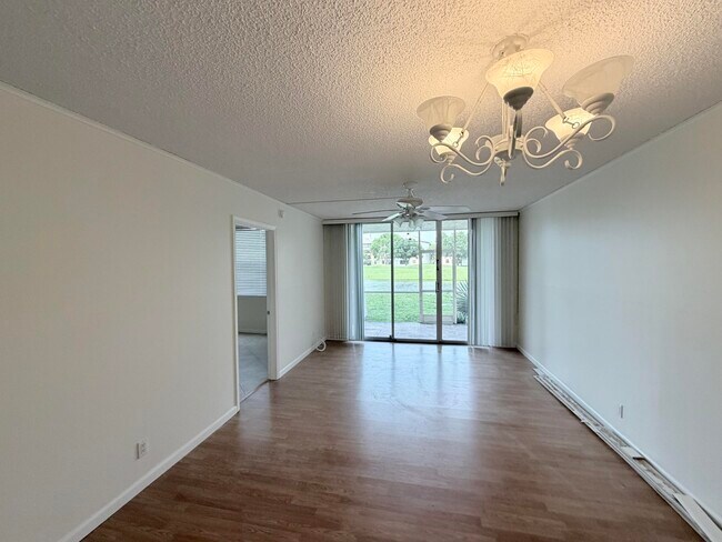 Building Photo - 9230 Lagoon Pl