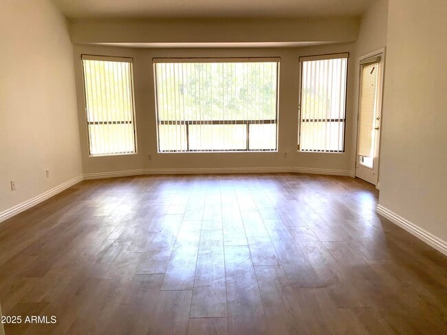 Building Photo - 5918 E Woodridge Dr