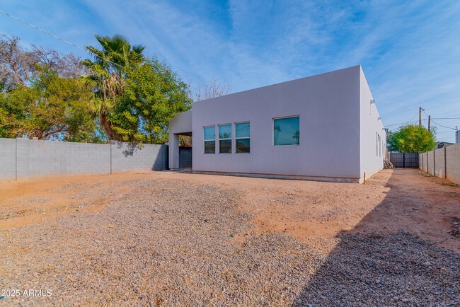 Building Photo - 2826 N 28th Pl