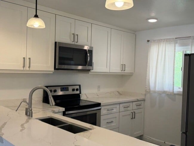 Building Photo - For Lease – Charming Condo in Glendale Hills