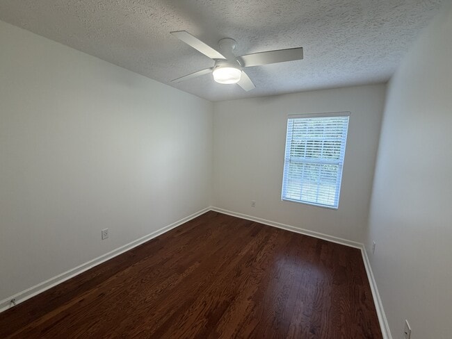 Building Photo - 8304 Oak Knoll Dr
