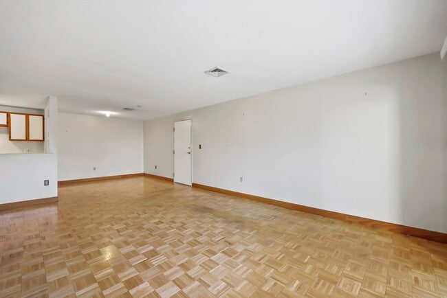 Building Photo - 15 Bower Rd