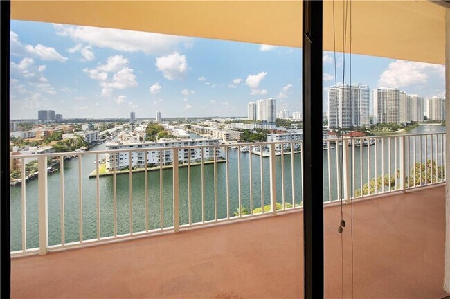 Building Photo - 290 174th St St