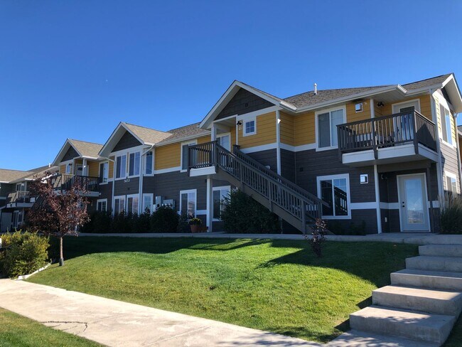 Building Photo - 3 Bedroom 2 Bathroom Condo * Flexible Leas...