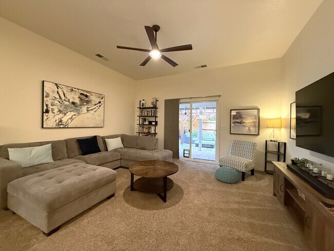 Building Photo - 1574 Kona Dr