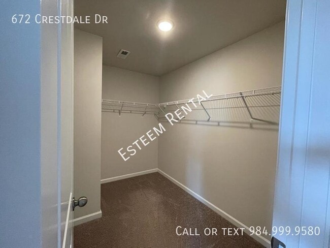 Building Photo - 672 Crestdale Dr