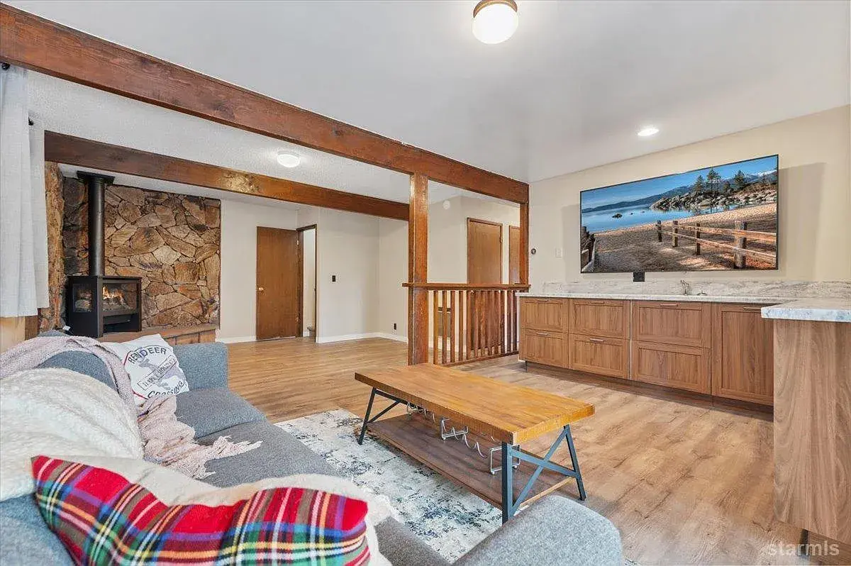 Building Photo - 1435 Thunderbird Dr