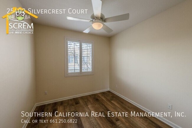 Building Photo - Three Bedroom + Loft Townhome in Gated Com...