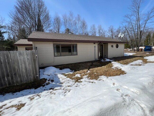 Primary Photo - Duluth, MN - 3 bed - 2 bath - 2 car garage...