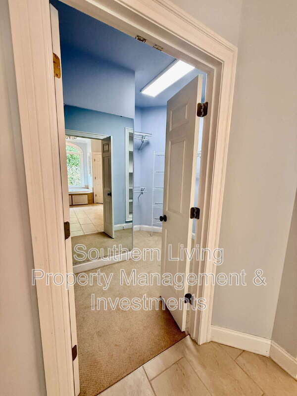 Building Photo - 1806 Asbury Hall Ct