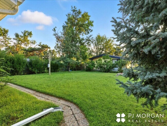 Building Photo - Midtown Modern Ranch-Don't Miss Out!