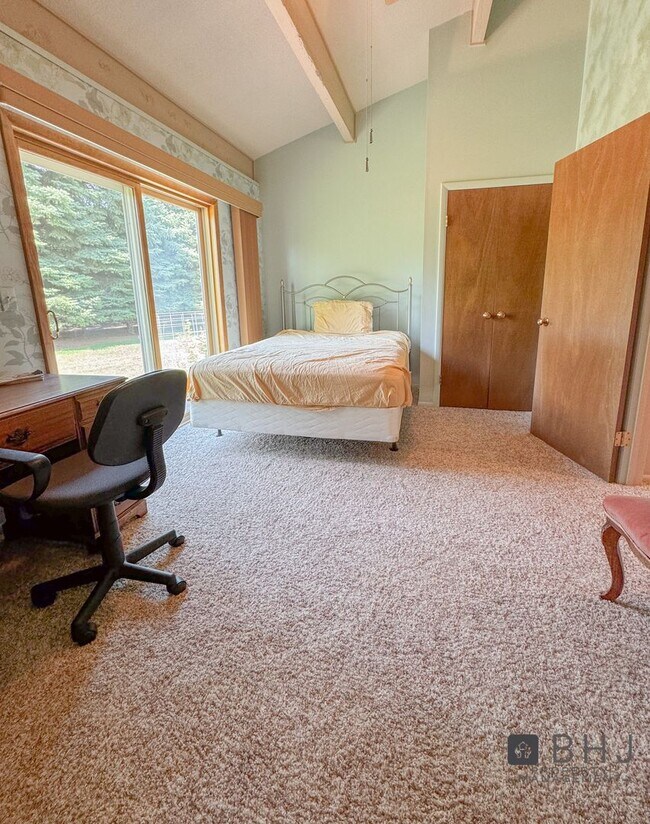 Building Photo - BIG HORN - 3 Bedroom/ 2 Bath HOME FOR RENT