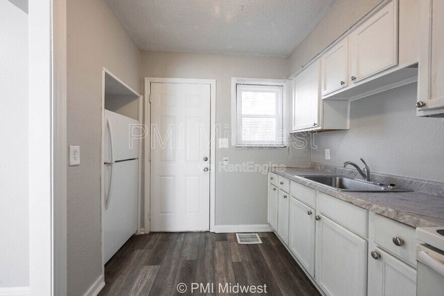 Building Photo - 6050 E 16th St