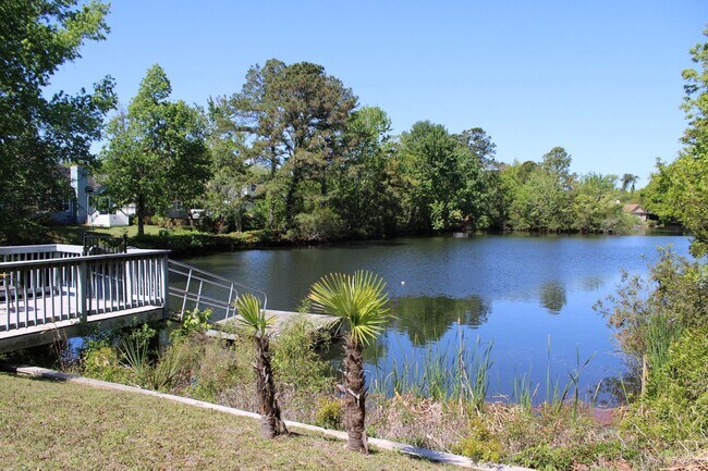 Building Photo - Prime Location Near Ravenel Bridge & Charl...