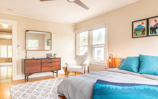 Building Photo - 1942 Boyer Ave E