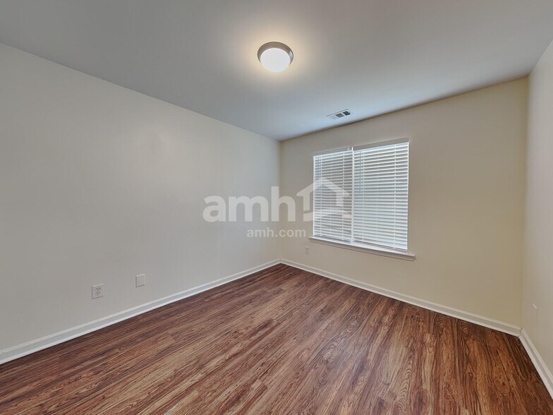 Building Photo - 3394 English Oaks Dr NW