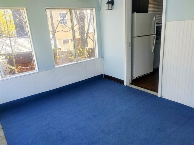 Building Photo - 65 Curve St