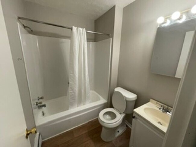 Building Photo - 138 Mendel Ct