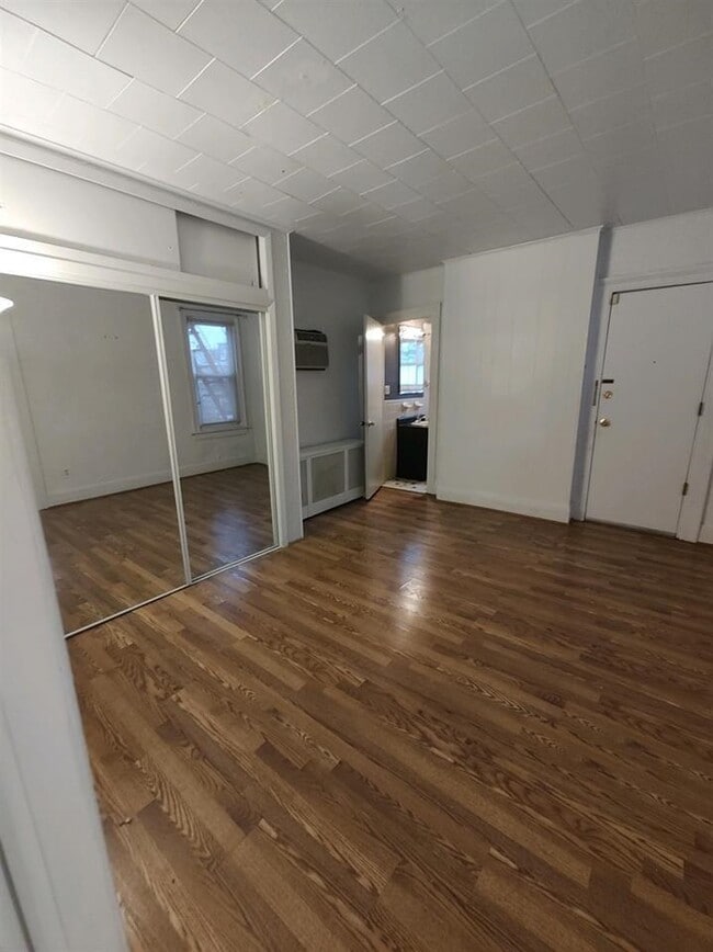 Building Photo - 56 Waverly St