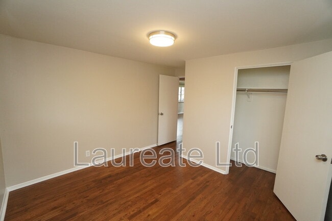 Building Photo - 2258 W Maplewood Ave