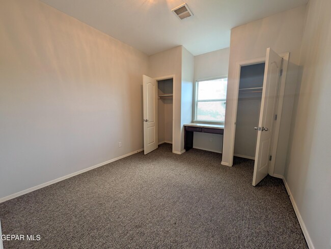 Building Photo - 6140 Sara Suzann Ln