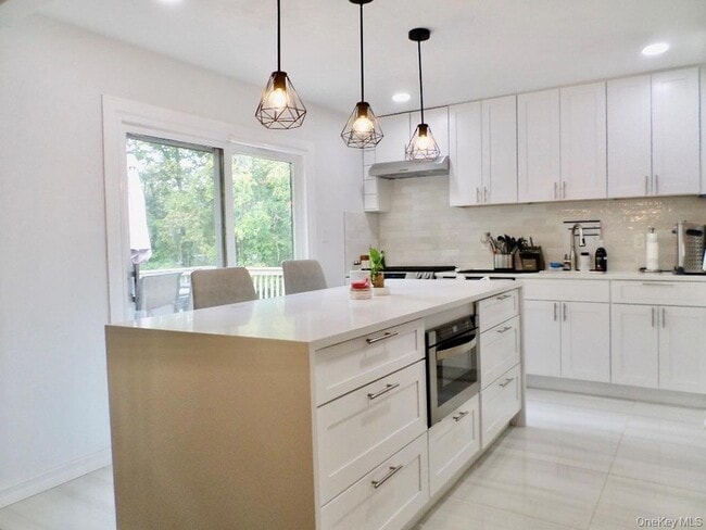 Building Photo - 8 Jodi Ln