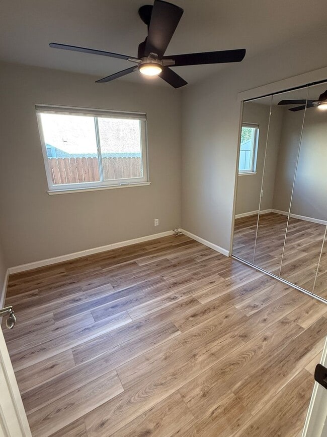 Building Photo - Charming 2-bedroom, 2-bathroom home locate...