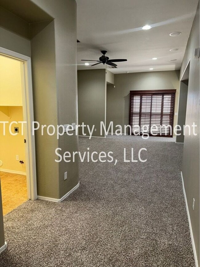 Building Photo - Freshly updated house in East Mesa