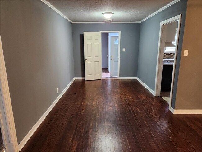 Building Photo - 2407 McKee Dr