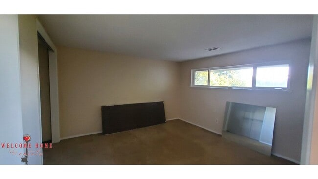 Building Photo - 2 bedroom townhome condo with AMAZING view...