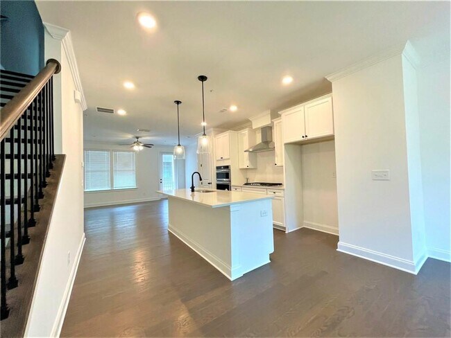 Building Photo - 6523 Beacon Dr