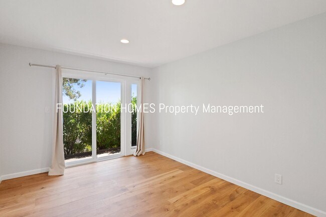 Building Photo - Upper Country Club Estate with Sweeping Vi...