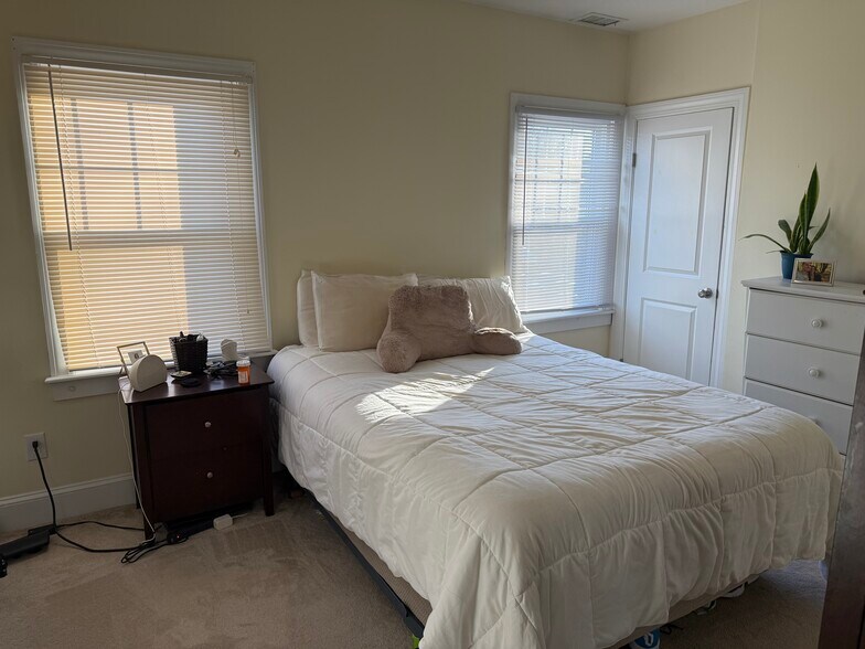 Building Photo - 51 N Main St