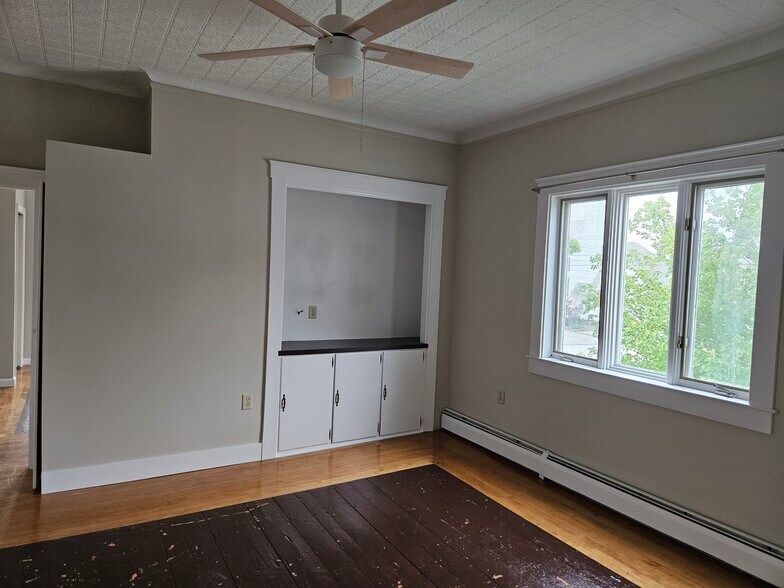 Living Room - 651 Pine St