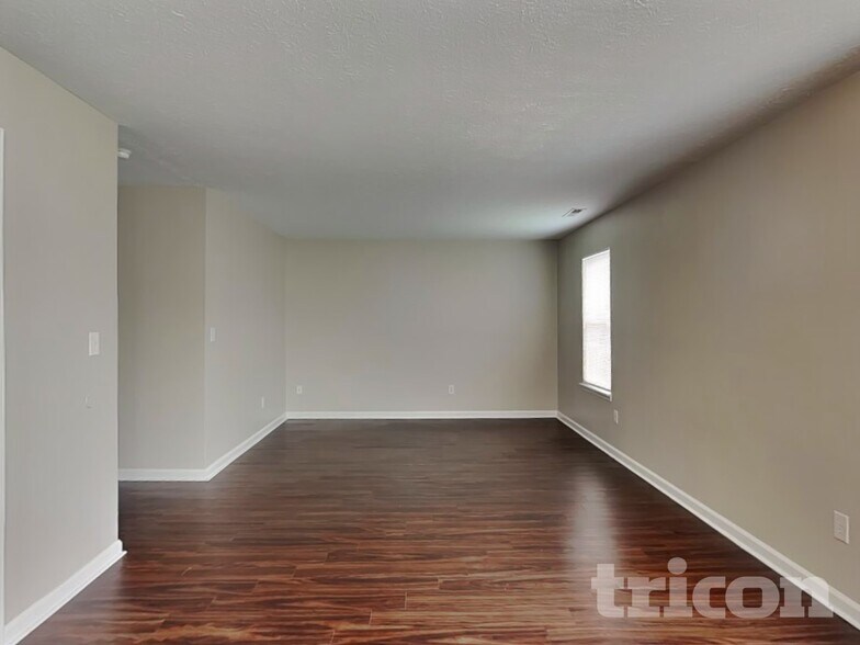 Building Photo - 1621 Bridgecreek Crossing