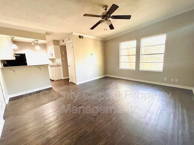 Building Photo - 5426 Menchaca Rd
