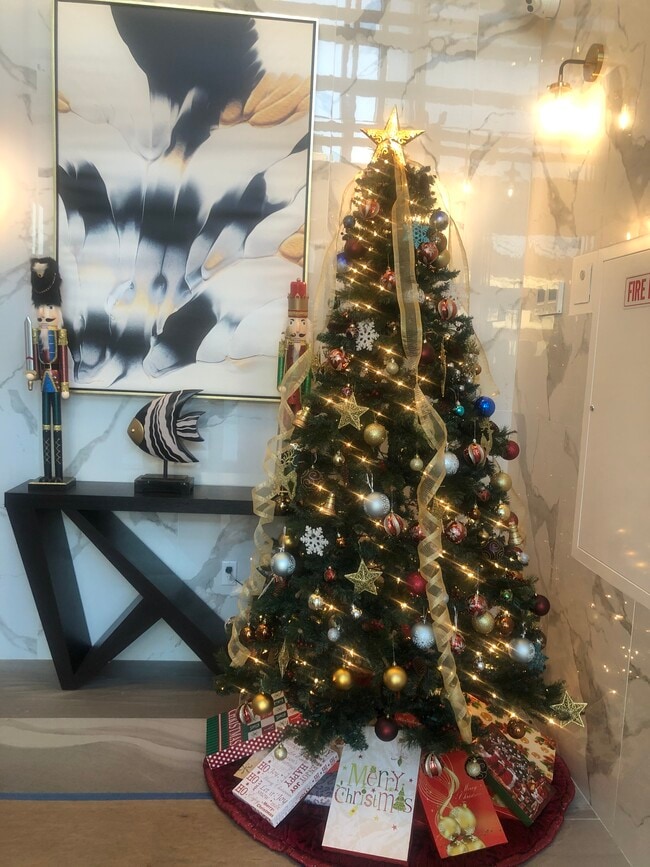 Building Lobby - 4602 70th St