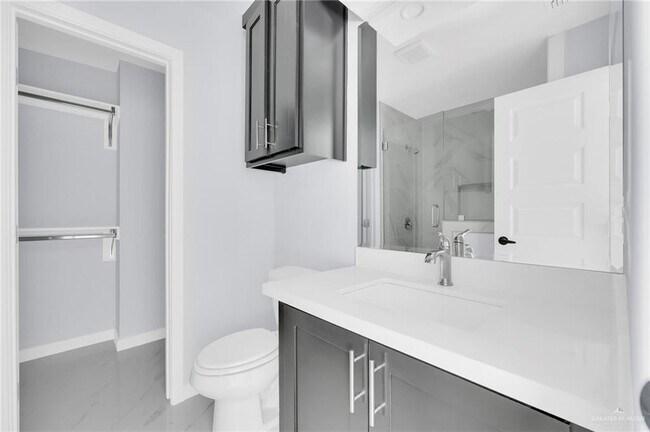 Building Photo - 1608 El Camino Dr