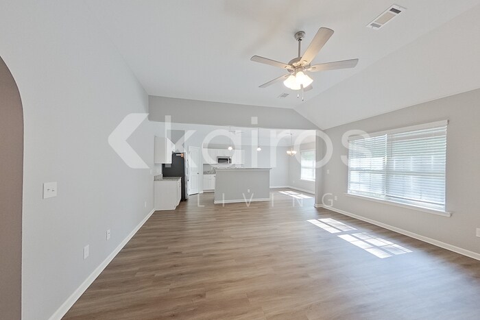 Building Photo - 749 Park Ln