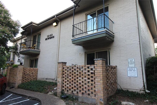 Primary Photo - 2Bed/1Bath in Travis Heights