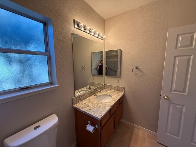 Building Photo - 4-bedroom plus a loft on a court in Escalon!