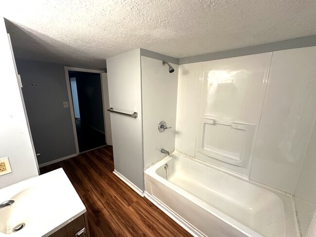 Building Photo - 8819 E Winner Rd