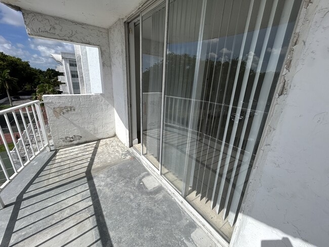Building Photo - 488 NW 165th St