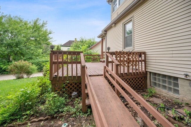 Building Photo - CHEVIOT- Charming 3 bedroom 1.5 bath